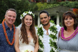 Haiku Gardens Wedding photos Oahu by Pasha www.BestHawaii.photos 123120160078  
